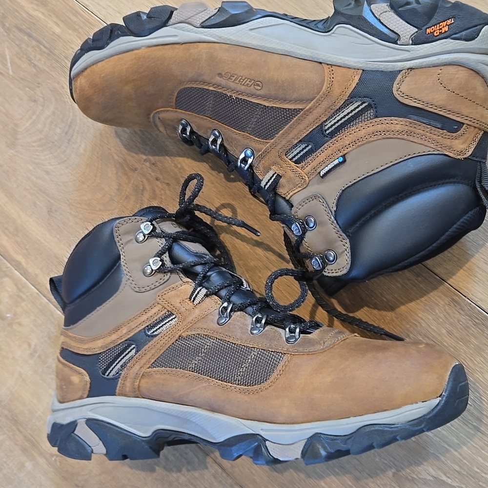 Hi-Tec Ravus Quest Lux Mid Waterproof  Walking Boots EUC - Picture 7 of 12